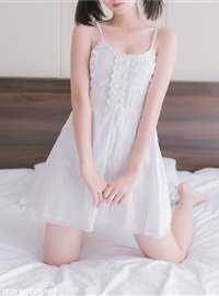 A girl in white dress(28)